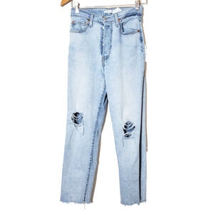 Levi’s Women’s 27 Jeans RIBCAGE STRAIGHT High Rise Light Wash Distressed